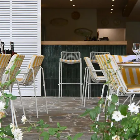 Hoteliere Le Provencal A Giens - Bord De
